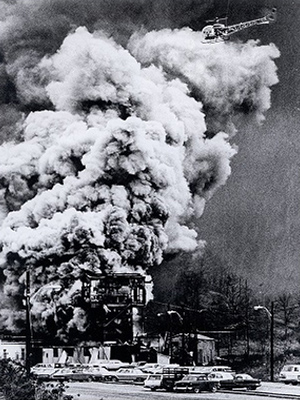 Smoke rising from the Llewellyn shaft of the Consol No. 9 mine on November 20, 1968