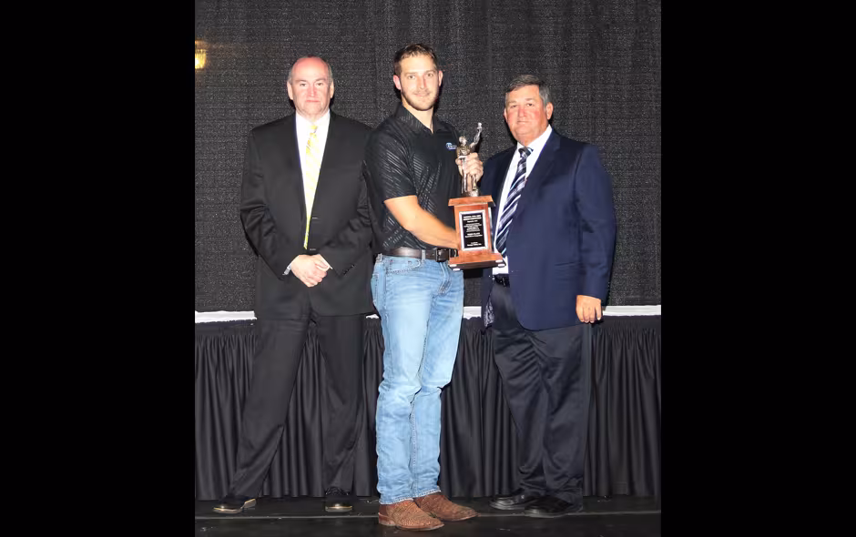 3rd Place Bench BG-4 - Cumberland Contura JC - Rob Hutchinson, Jr on stage
