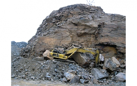 excavator crushed by a collapsed highwall