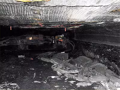 Continuous mining machine
