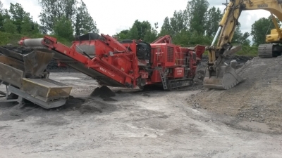 Accident scene where working to unplug a crusher and after the obstruction was cleared, the crusher still would not turn